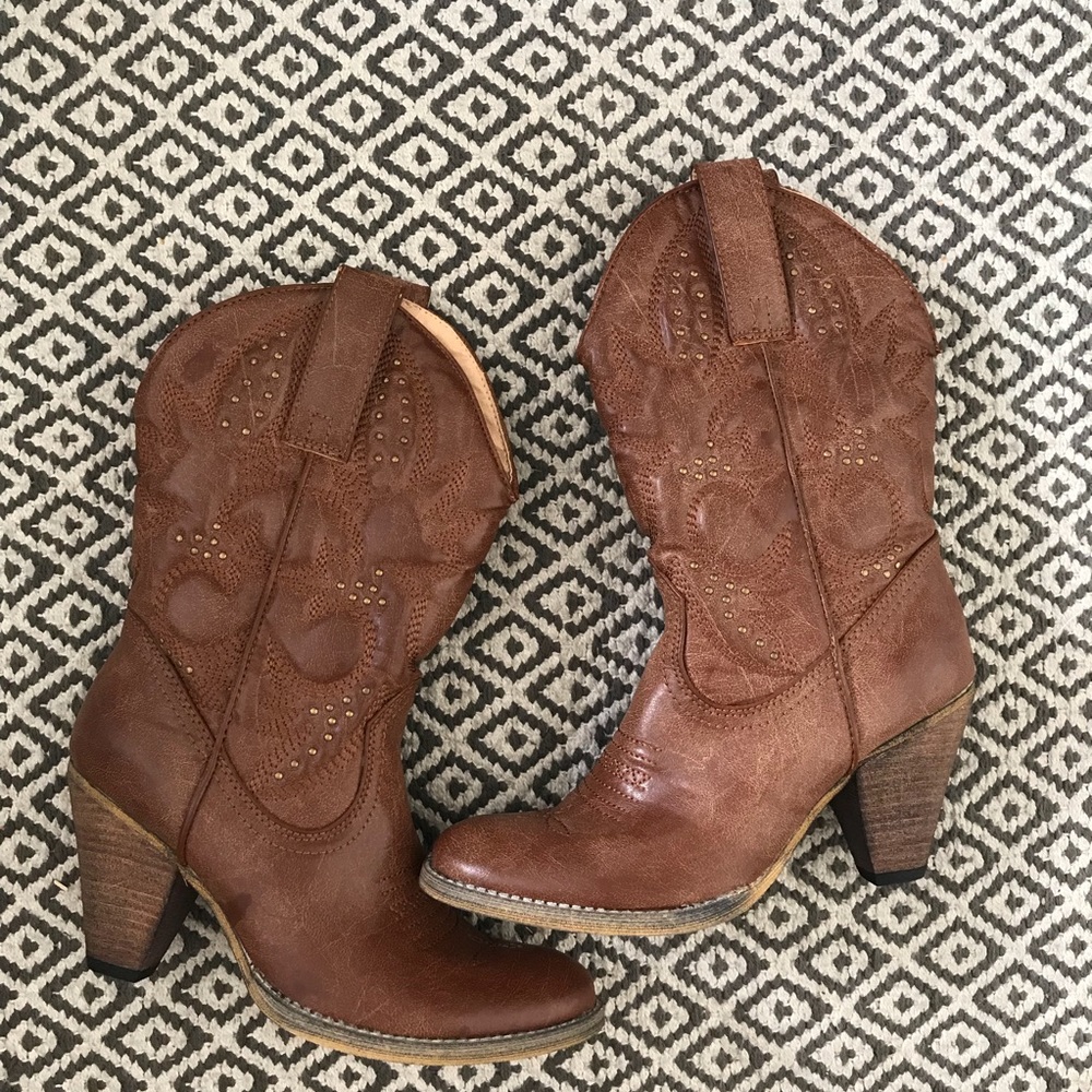 Brown cowgirl boots with heel